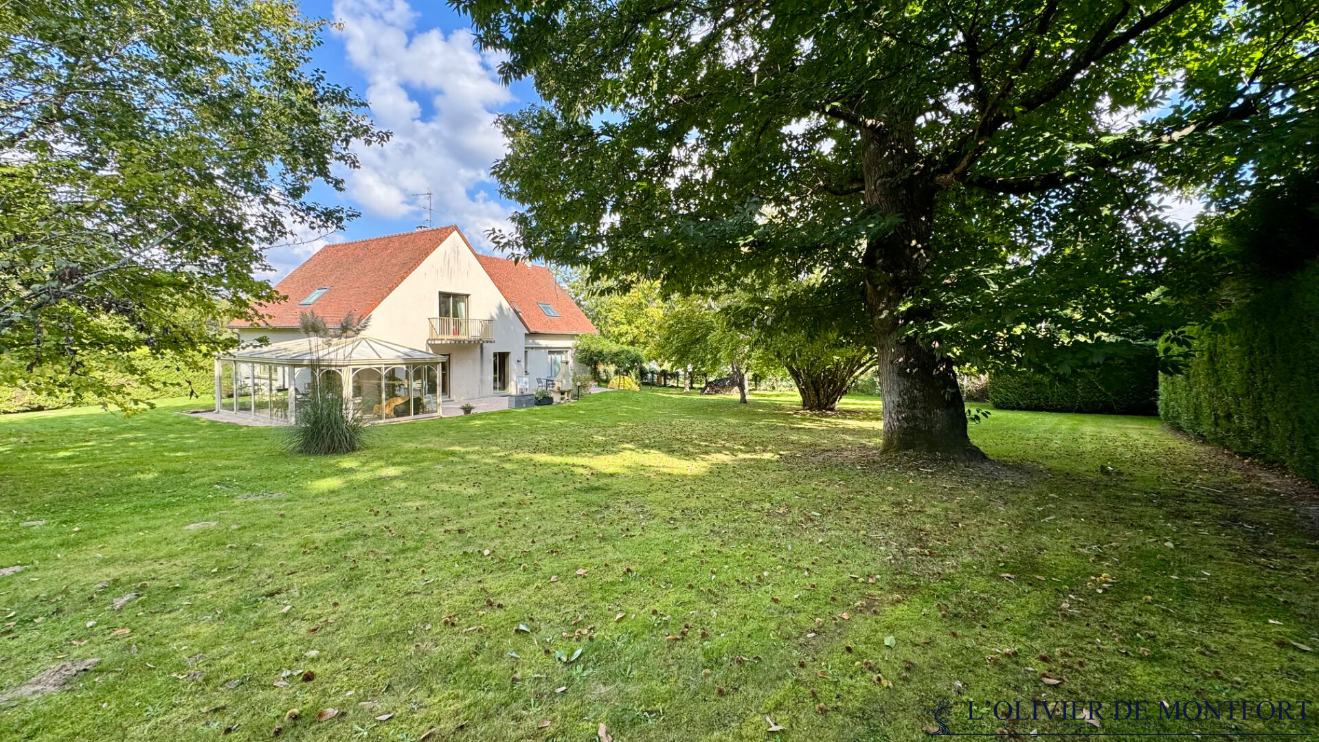 Photo Superbe Maison à Vendre à Saint Rémy L'Honoré - 6 Chambres et Grand Terrain ! image 3/6