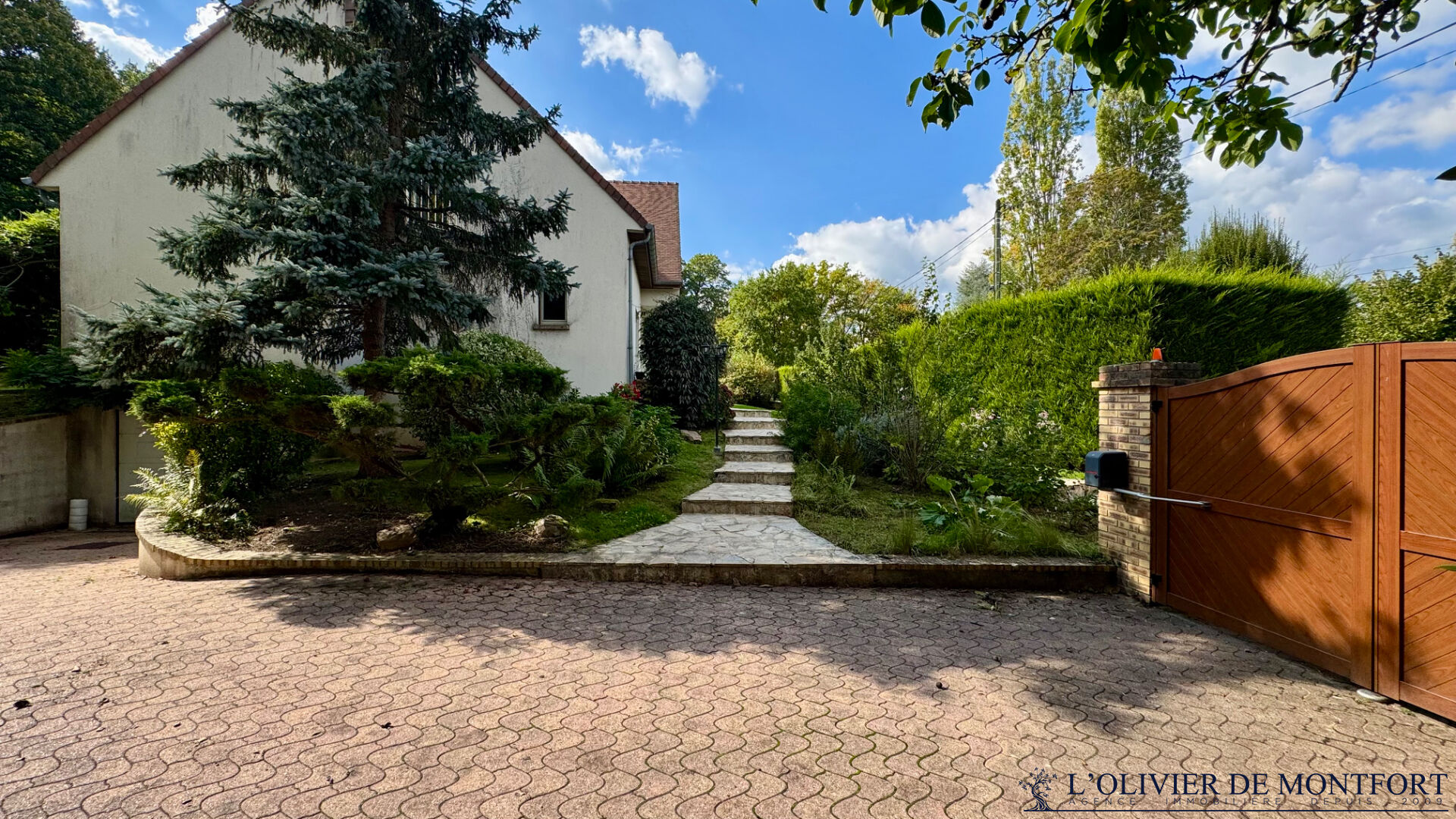 Photo Superbe Maison à Vendre à Saint Rémy L'Honoré - 6 Chambres et Grand Terrain ! image 5/6