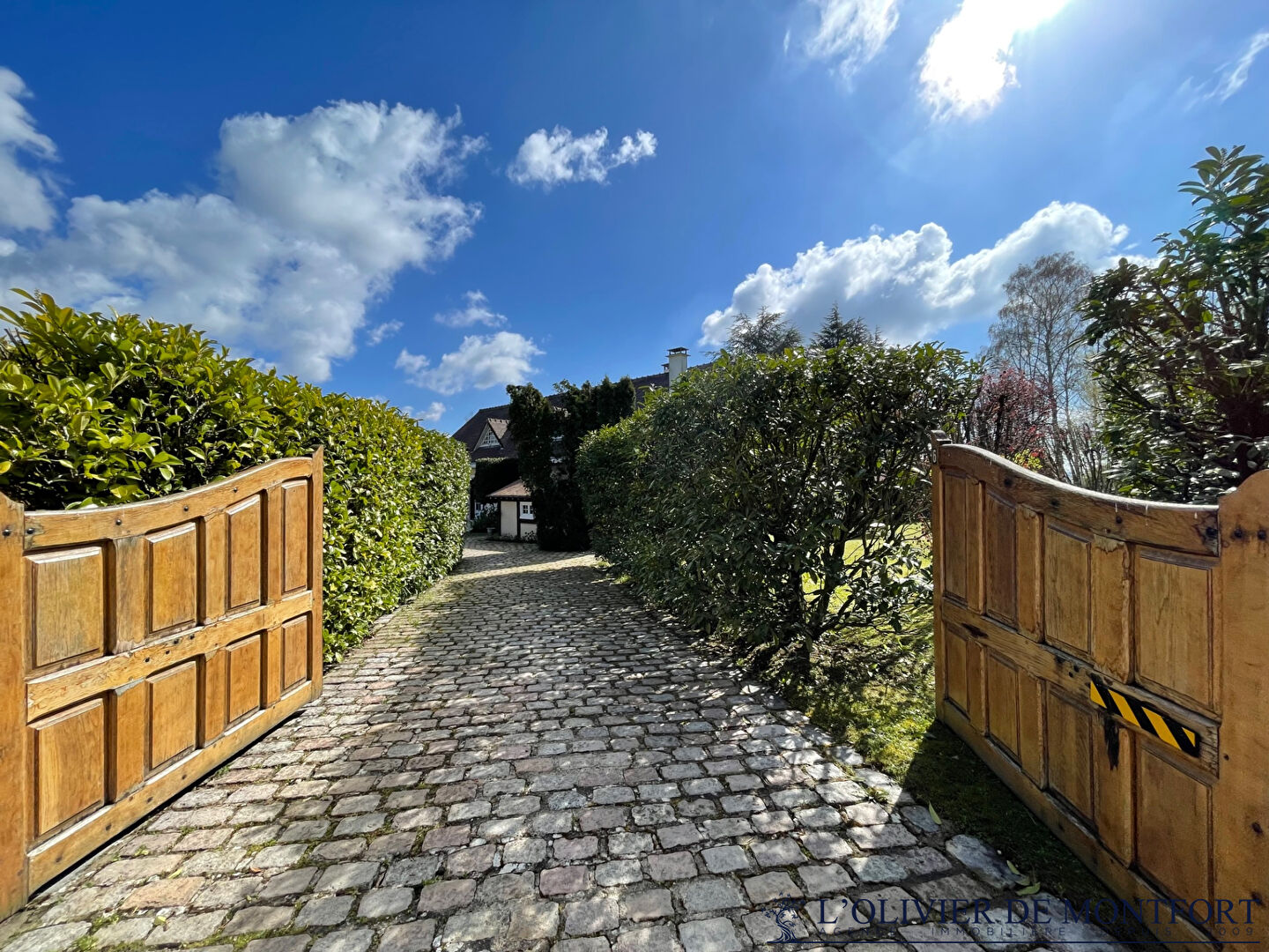 Agence immobilière de L'OLIVIER DE MONTFORT Mere - L'OLIVIER DE MONFORT