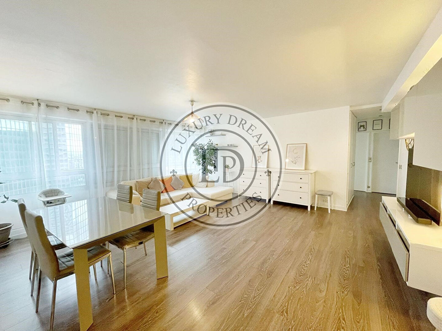 Photo À louer : appartement T3 meublé au 10ème étage à Courbevoie, limite La Défense image 2/6