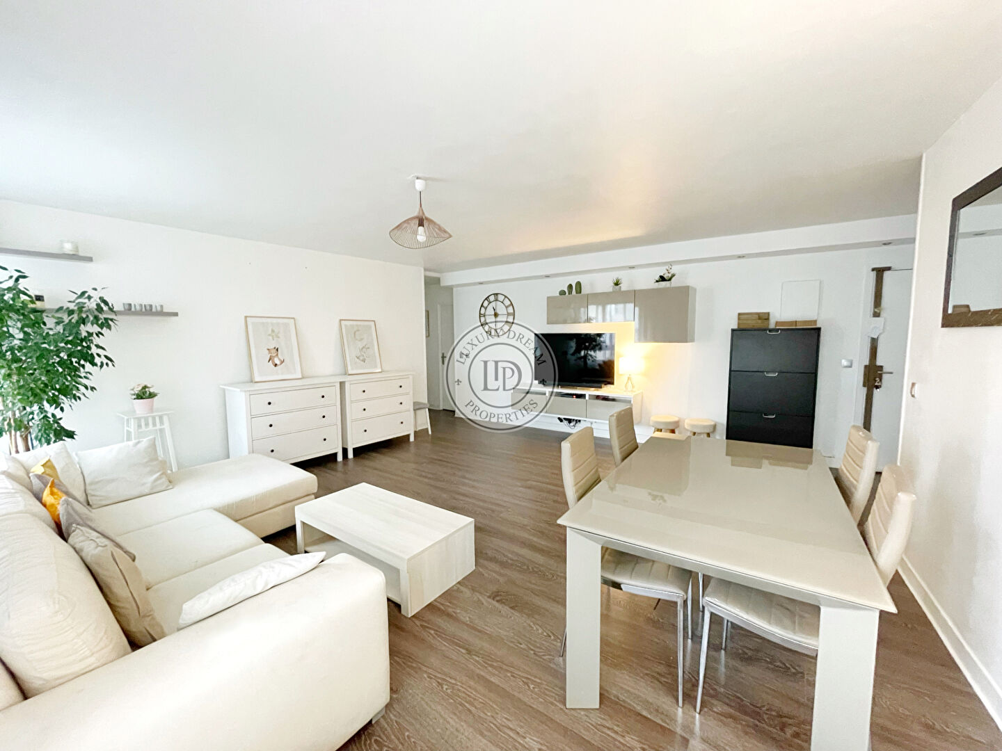 Photo À louer : appartement T3 meublé au 10ème étage à Courbevoie, limite La Défense image 4/6