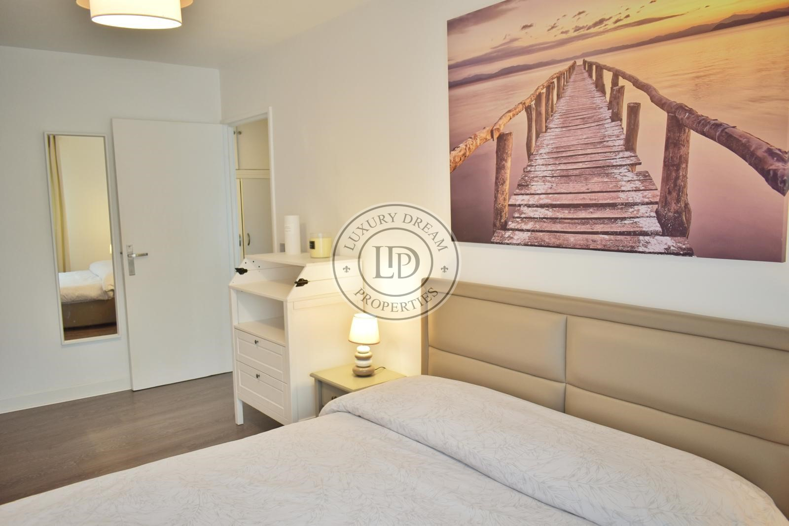 Photo À louer : appartement T3 meublé au 10ème étage à Courbevoie, limite La Défense image 5/6