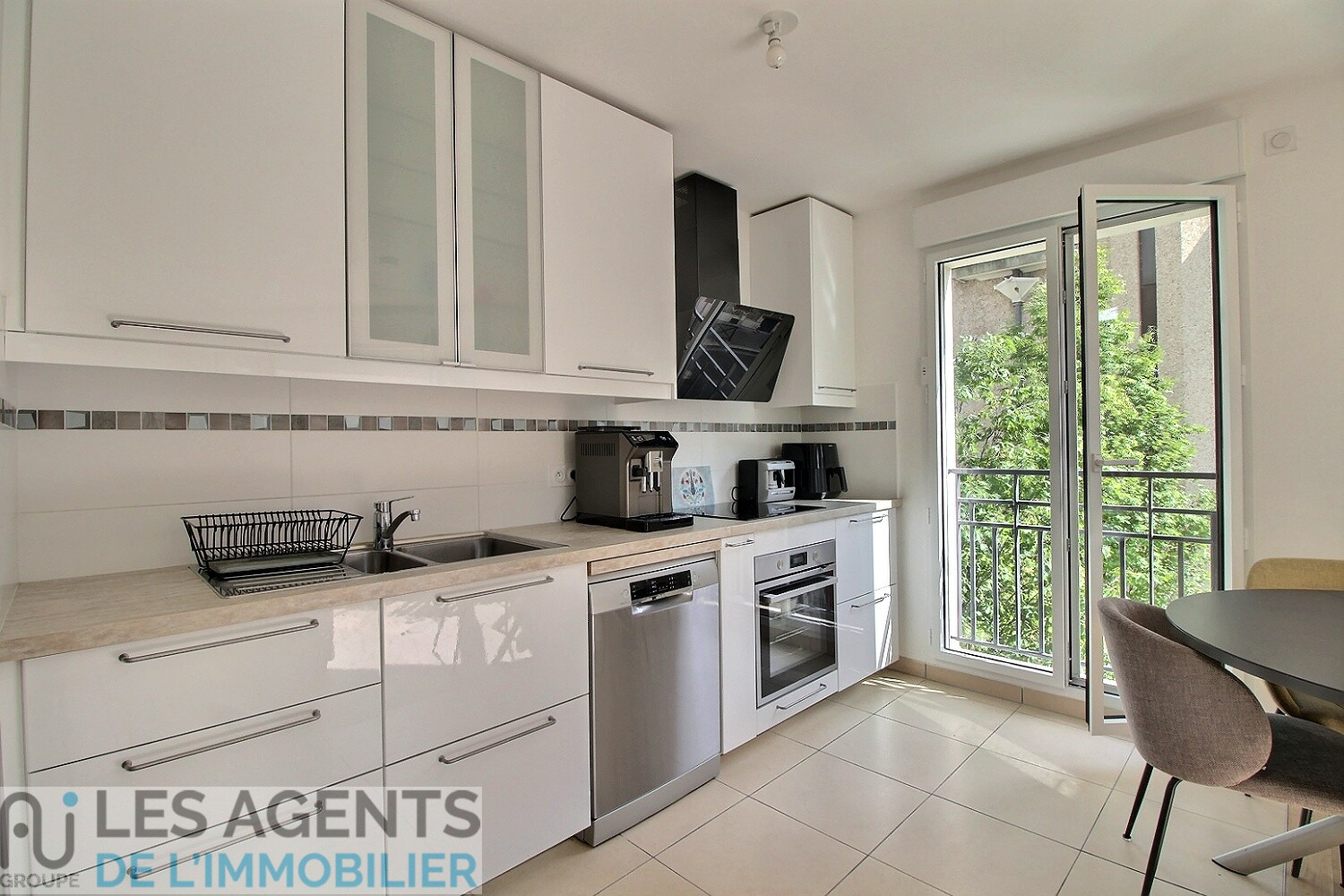 Photo Appartement Puteaux 3 pièce(s) 59 m2 avec balcon image 2/5