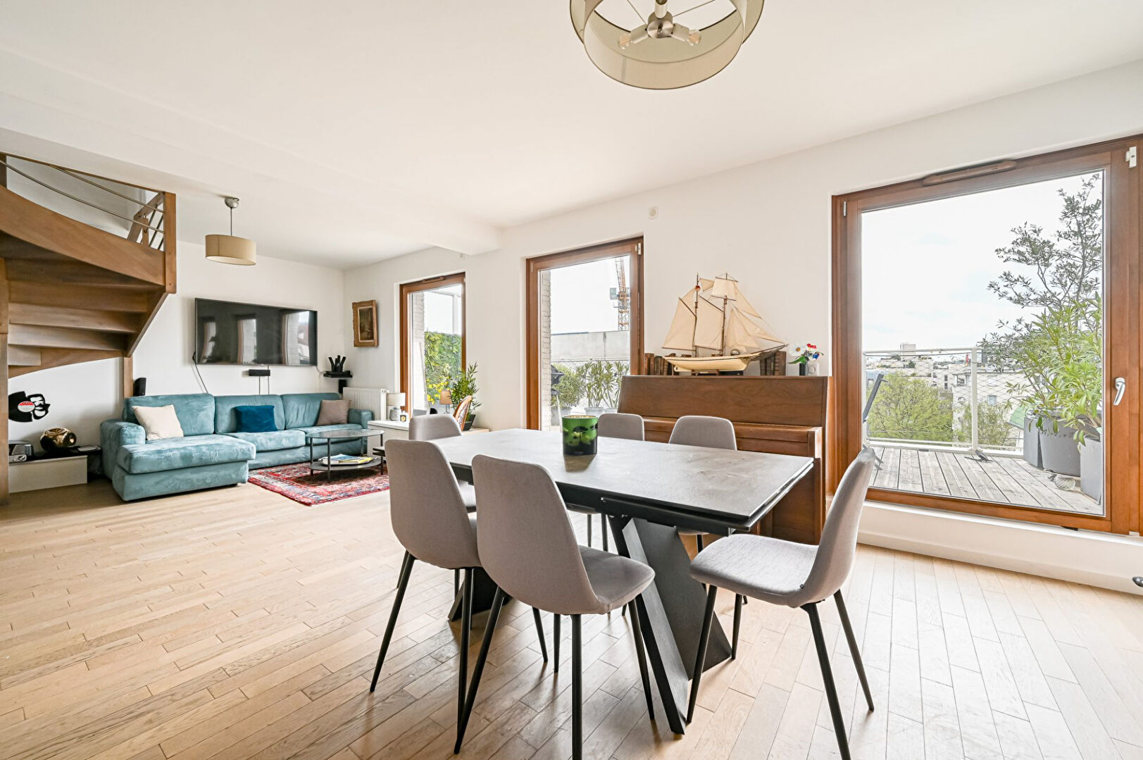 Beau Duplex 4+5 avec 80m² d'espaces extérieur