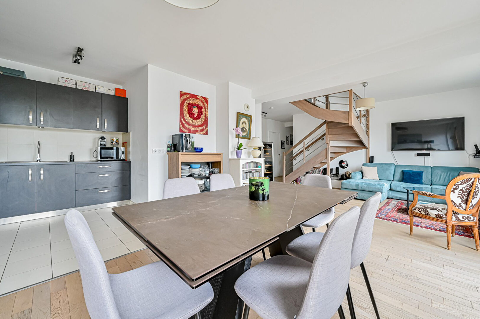 Photo Beau Duplex 4+5 avec 80m² d'espaces extérieur image 2/6