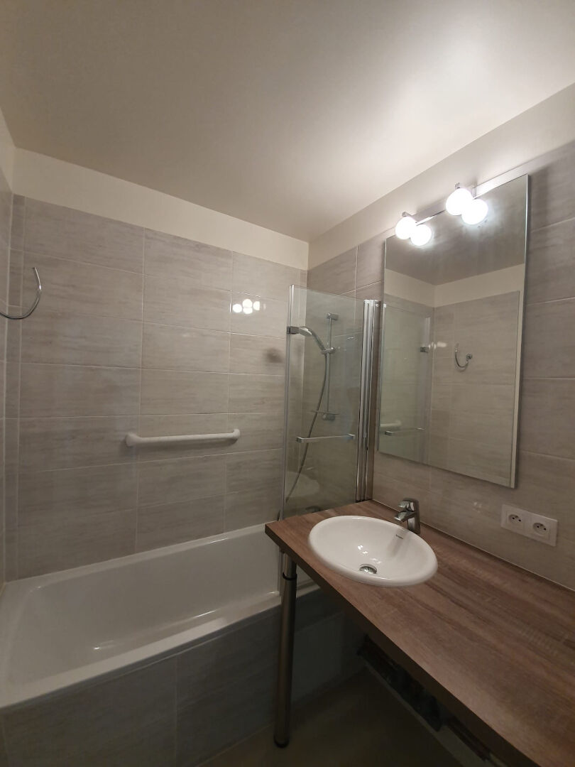 Photo Appartement Courbevoie 3 pièce(s) 53 m2 image 6/6