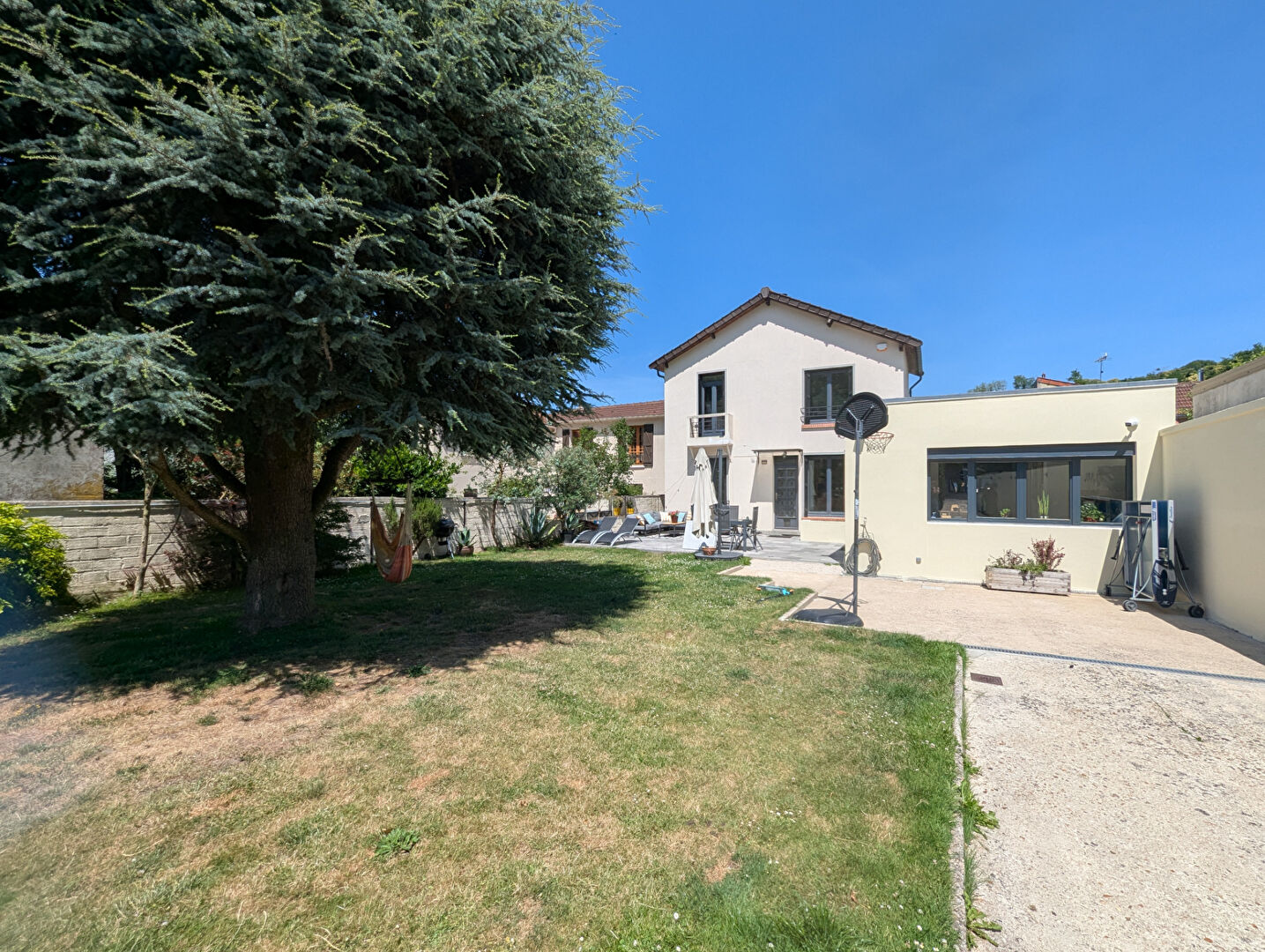 Photo Maison contemporaine familiale 4 chambres - jardin Quartier recherché de Vélizy image 3/6