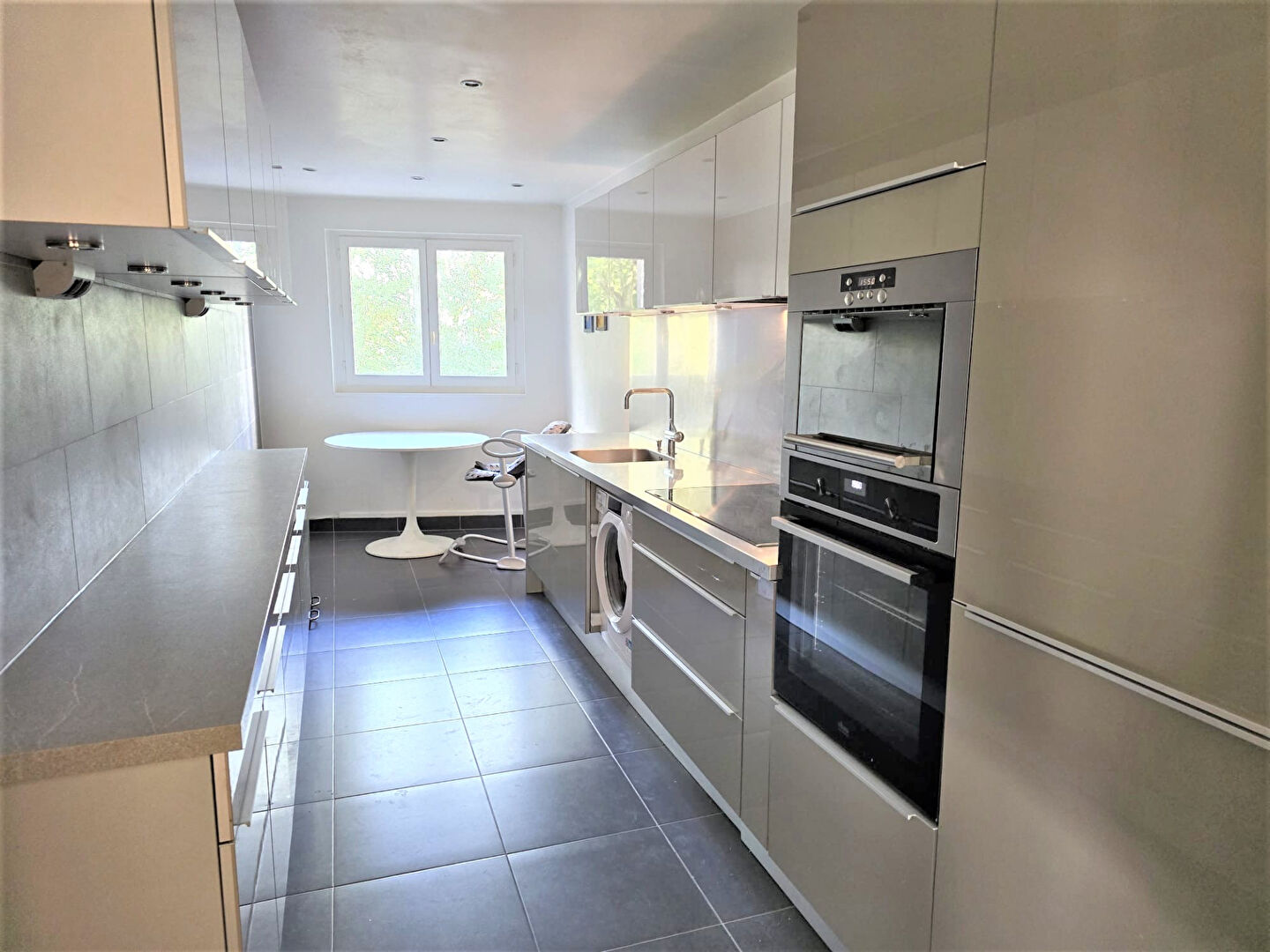 Photo Appartement Courbevoie 4/5 pièce(s) 110 m2+ cave image 3/6