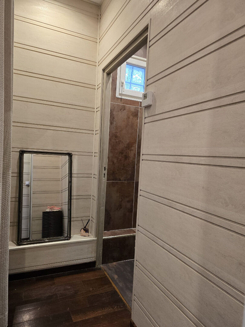 Photo Beau 2 pièces lumineux de 65 m² _ 5_ étage avec cave image 6/6