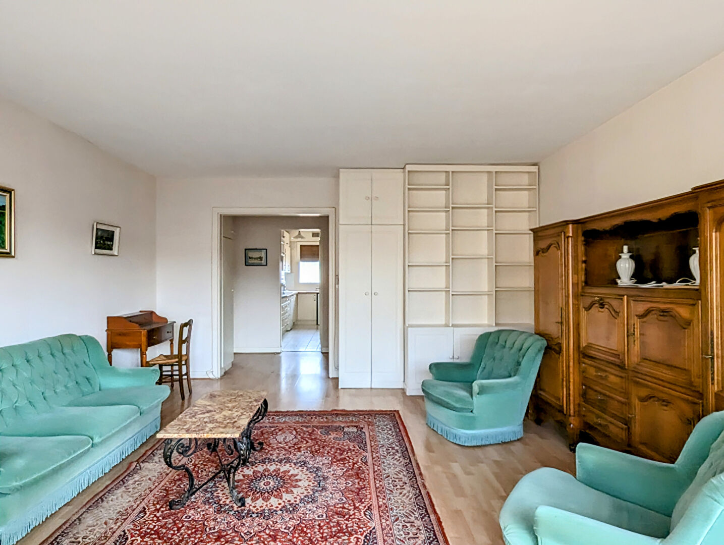 Photo Exclusivité LUXURY DREAM PROPERTIES - T4 lumineux avec 2 balcons, 2 parkings et cave image 3/6