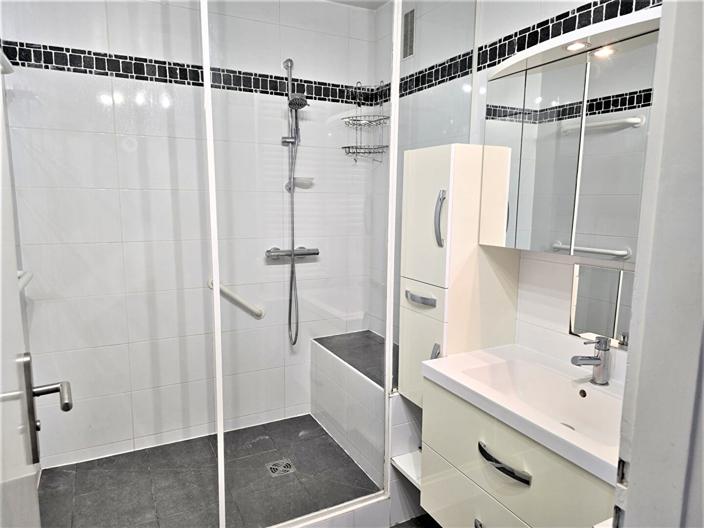 Photo Appartement Courbevoie 3 pièce(s) 71 m2 image 6/6