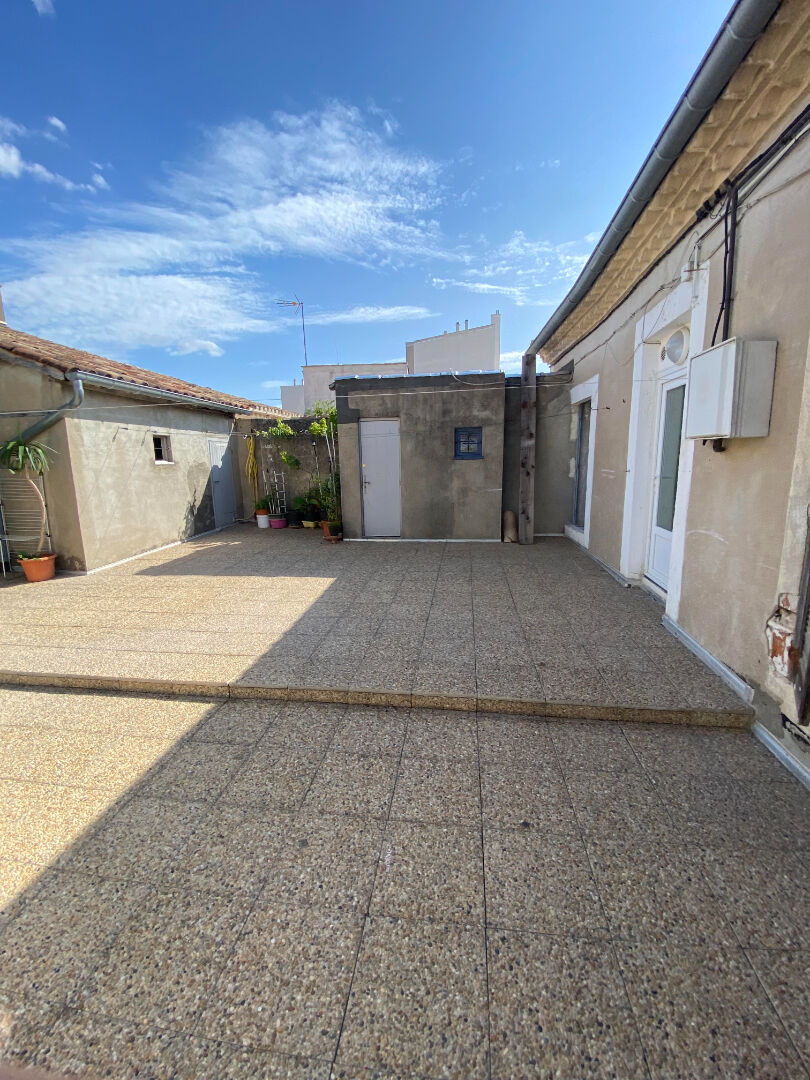 Immeuble d'environ 481 M² - 9 lots proche des Arènes