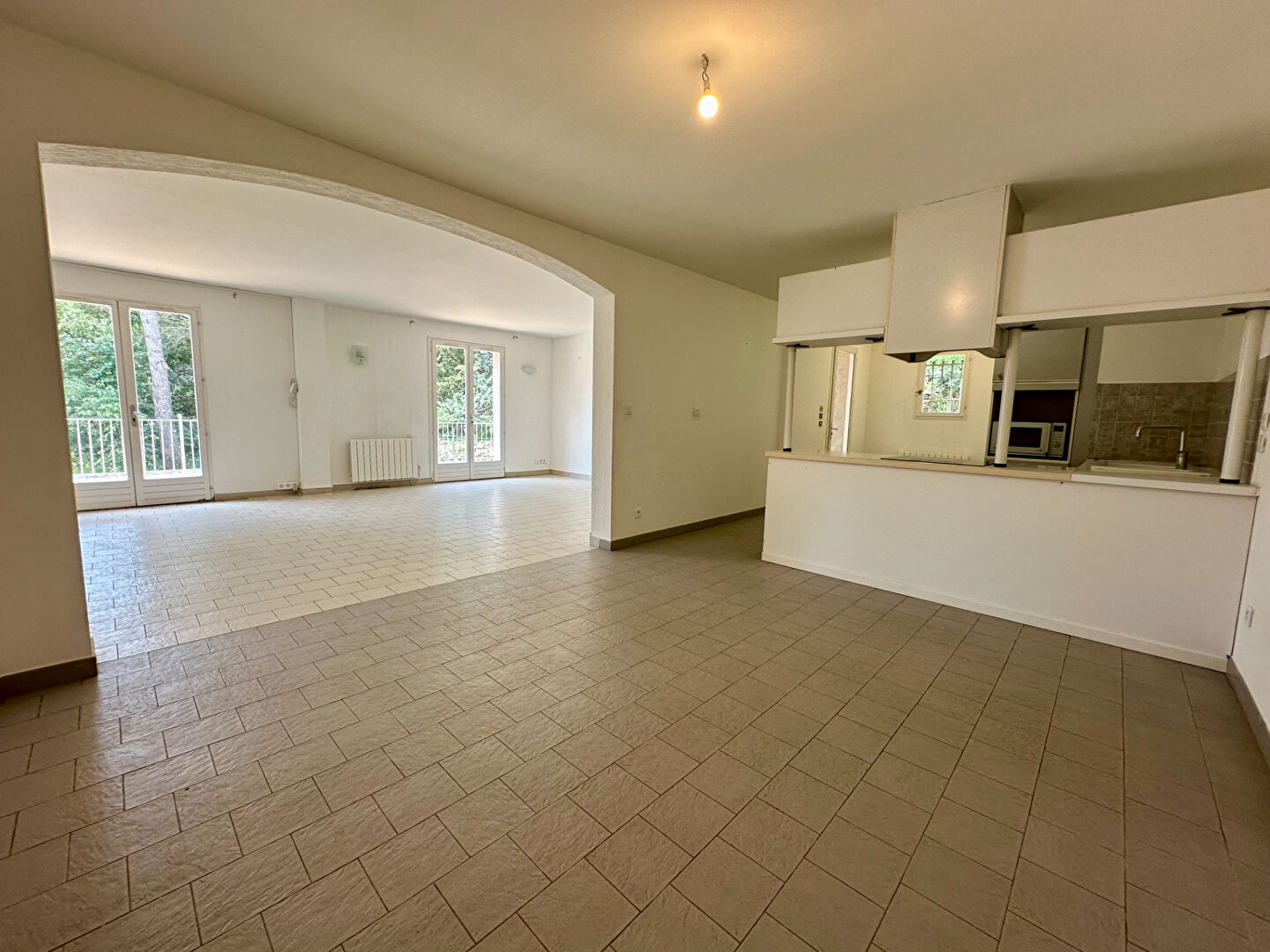 Photo Villa Nimes 7 pièce(s) 210 m2 image 5/6