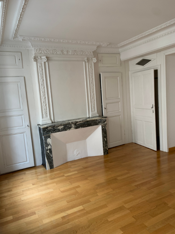 Photo T 3 en centre ville image 3/5