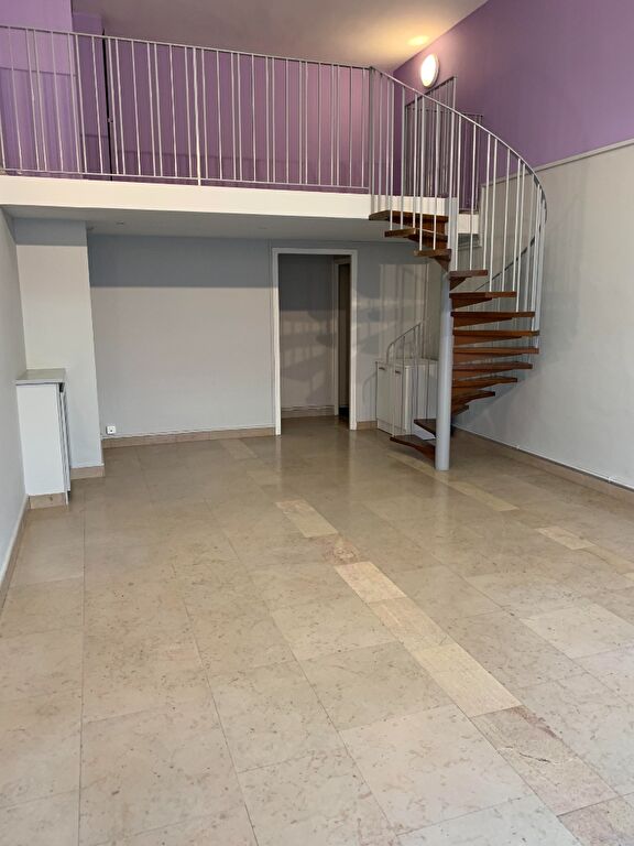 Photo LOCAL COMMERCIAL bonne visibilité image 2/6