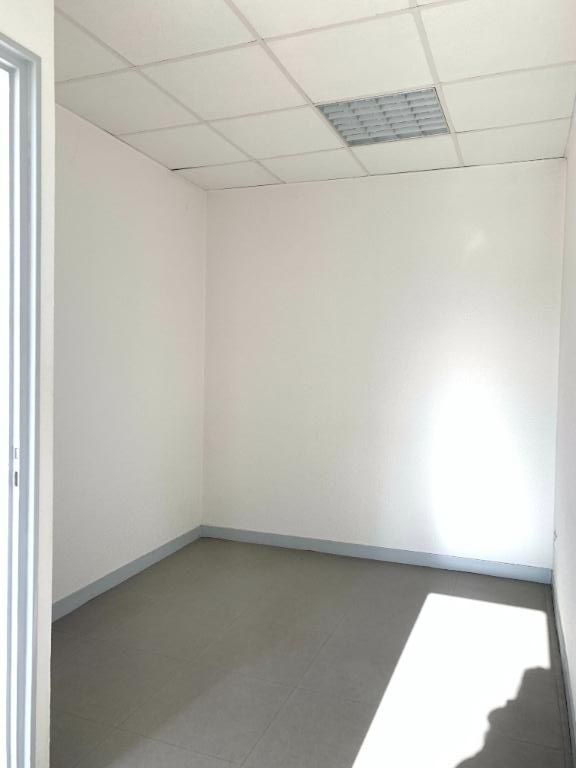 Photo local 30 rue d'autun image 2/6