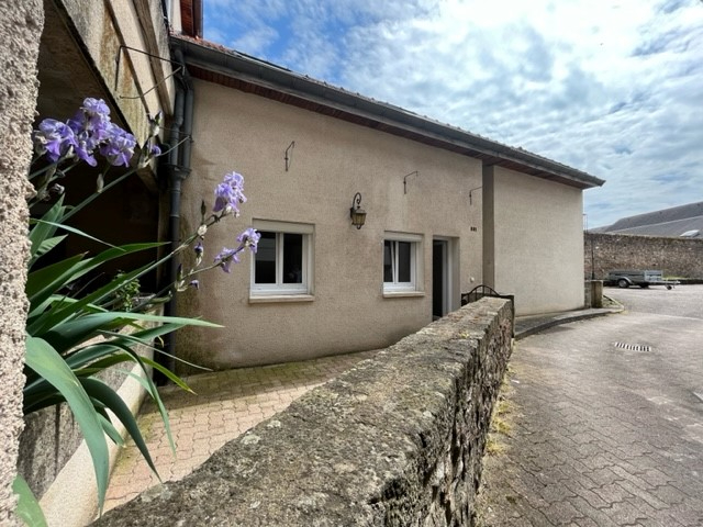 Photo T2 refait à neuf avec courette image 1/6