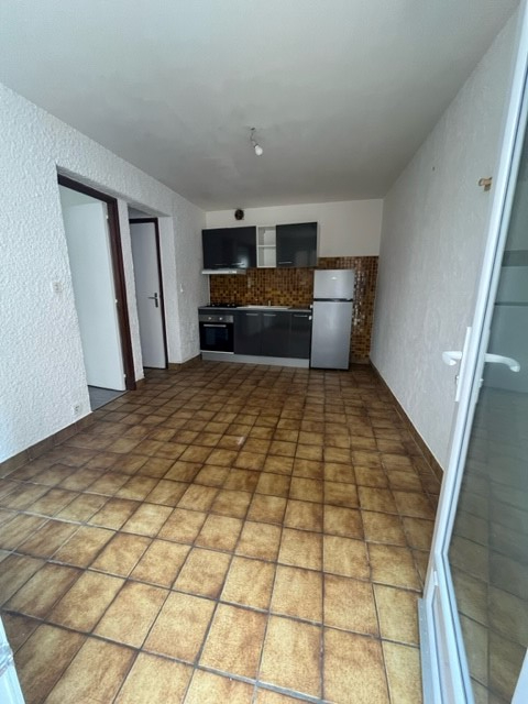 Photo T2 refait à neuf avec courette image 2/6