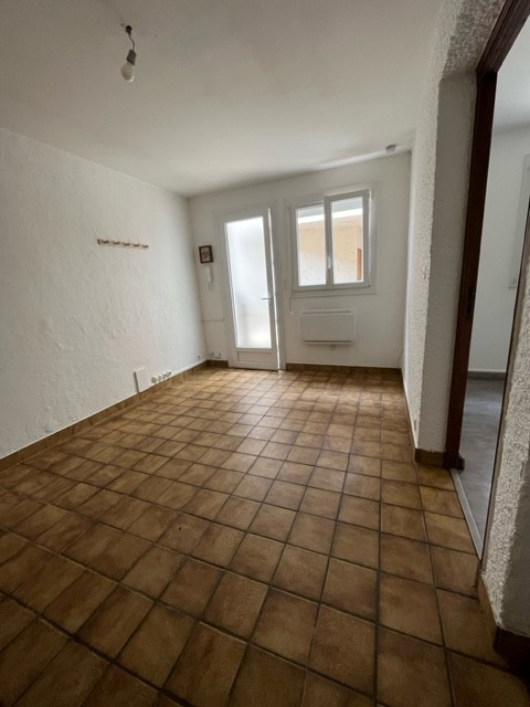 Photo T2 refait à neuf avec courette image 3/6