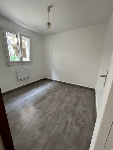 Photo T2 refait à neuf avec courette image 4/6