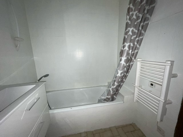 Photo T2 refait à neuf avec courette image 6/6