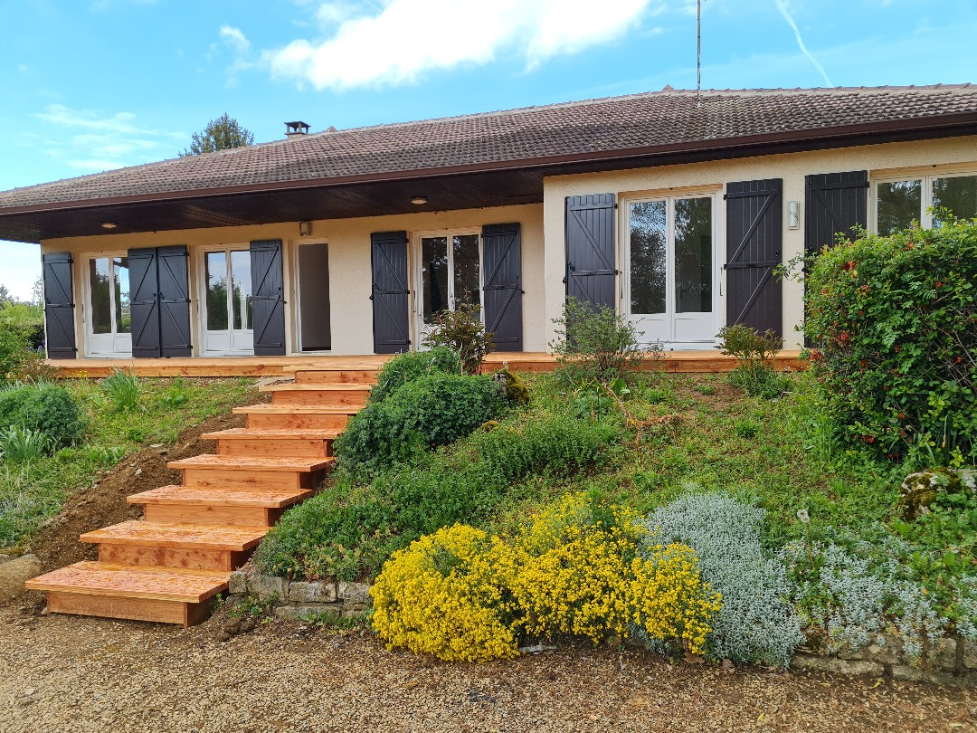 Photo MAISON T6 à CHAMPFORGEUIL image 1/6