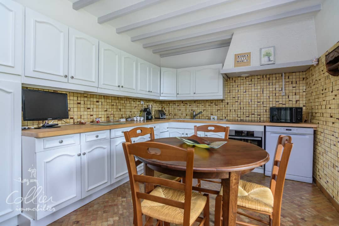 Photo MAISON T6 à CHAMPFORGEUIL image 4/6