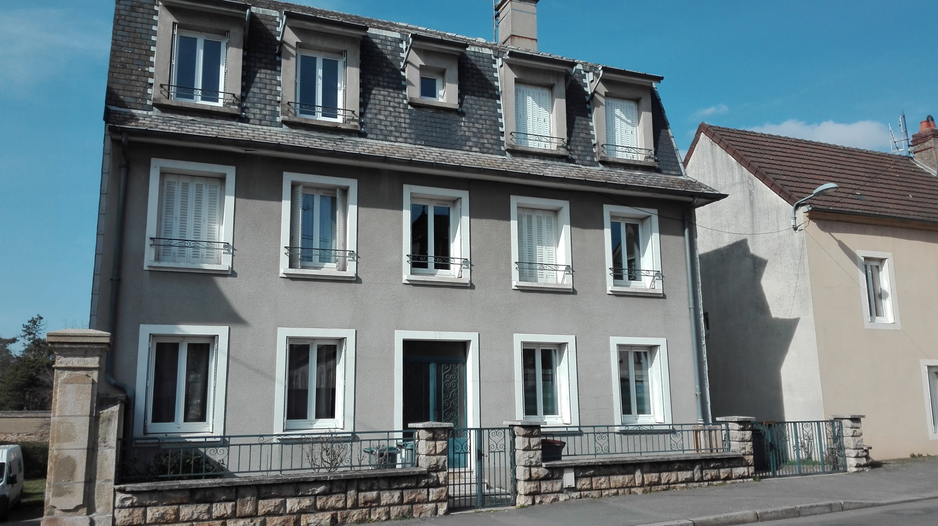 Dans belle maison, joli T1 entièrement rénové