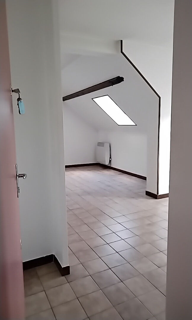 Studio entièrement rénové, en Résidence centre ville