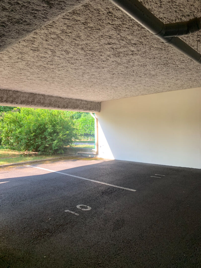 Photo place de parking en résidence sécurisée image 2/3