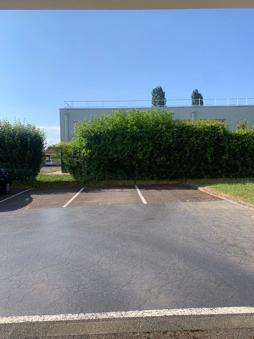 Photo place de parking en résidence sécurisée image 3/3