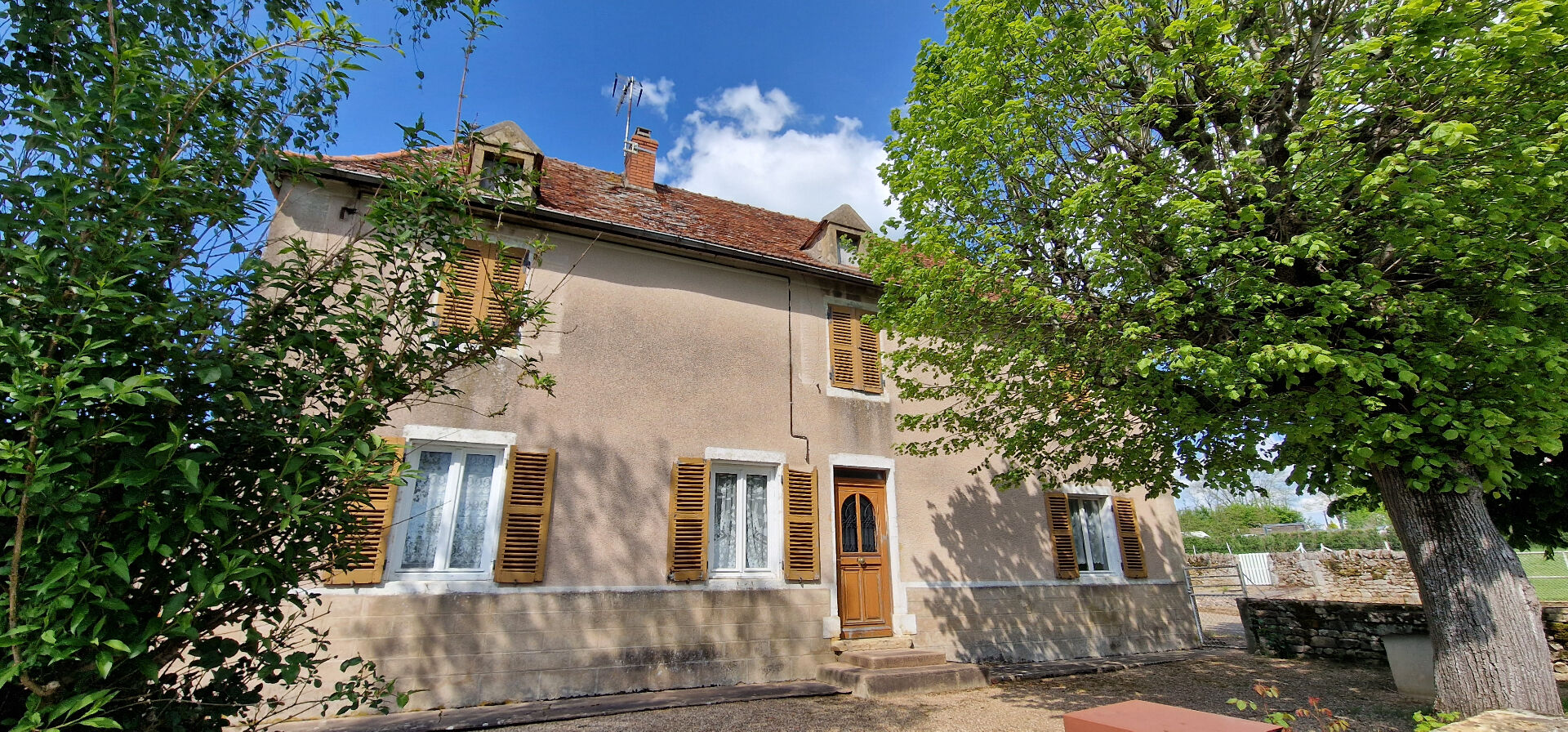 VARENNE L'ARCONCE 6 pièce(s) 150 m2