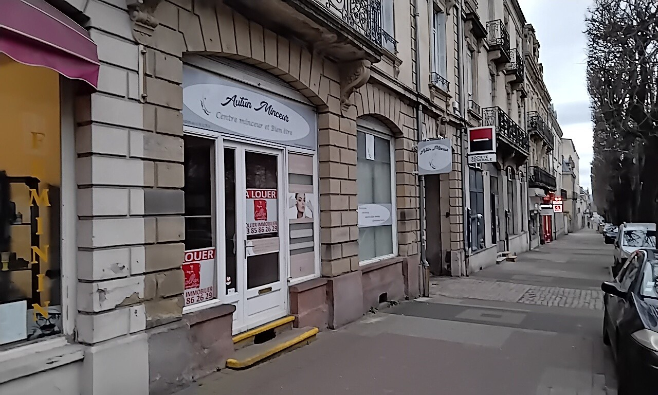 Photo Très beau local commercial, artère principale de la ville image 2/2