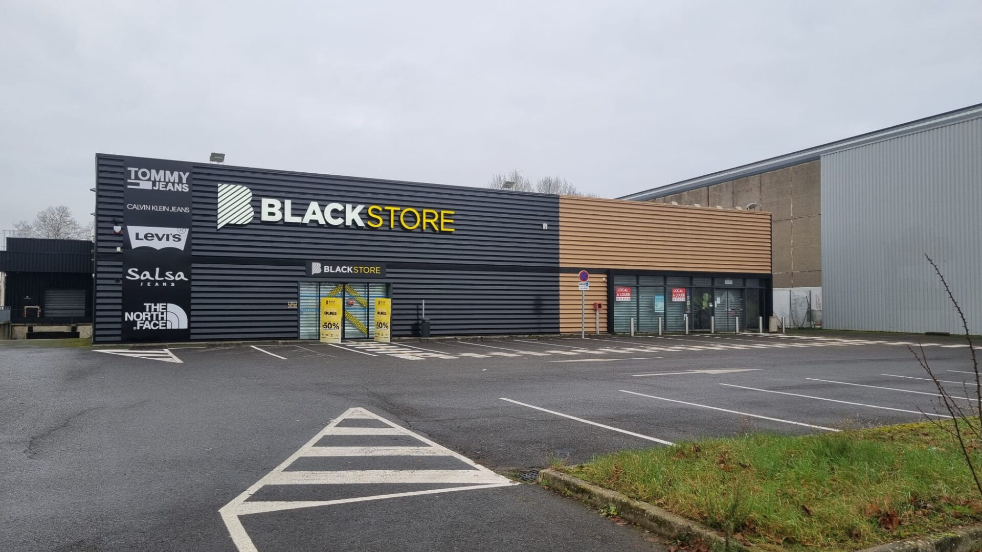 Local commercial Yzeure 1500 m2