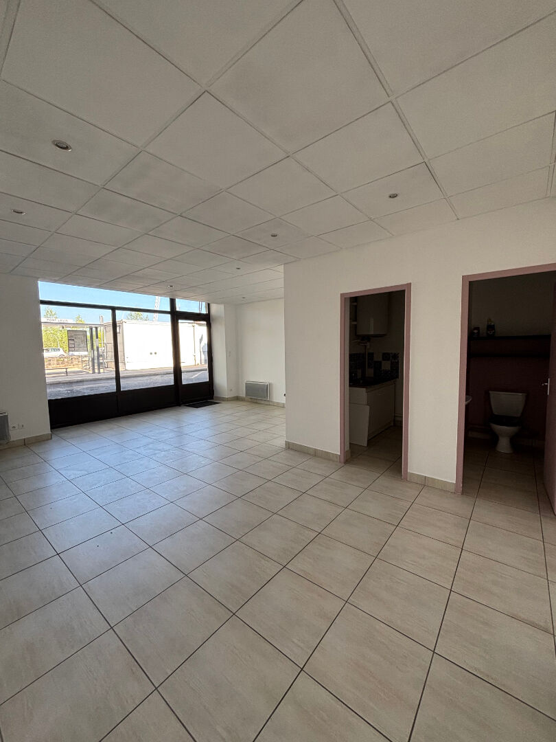 Photo LOCAL COMMERCIAL - MONTCEAU LES MINES image 3/4