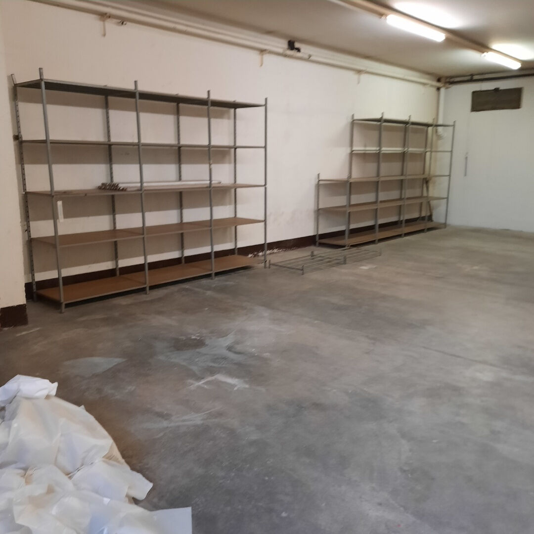 Photo Local commercial  120 m2 image 2/3