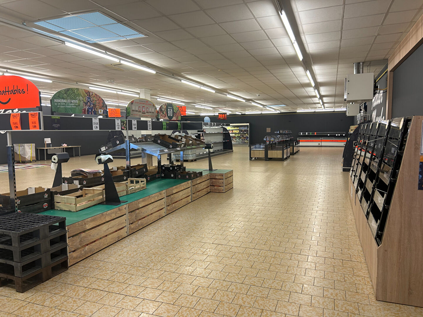 Photo Local commercial Torcy (71) très bon état image 2/6