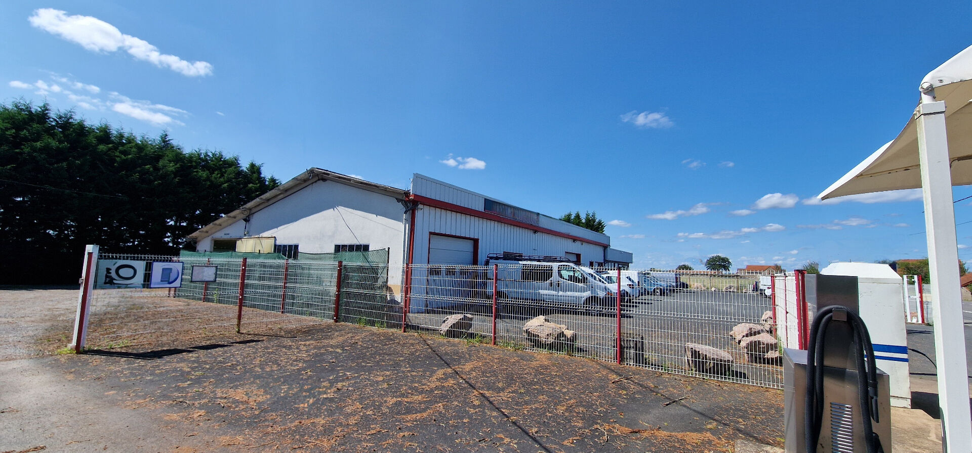 Photo LOCAL COMMERCIAL avec CONTRÔLE TECHNIQUE ET GARAGE image 3/6