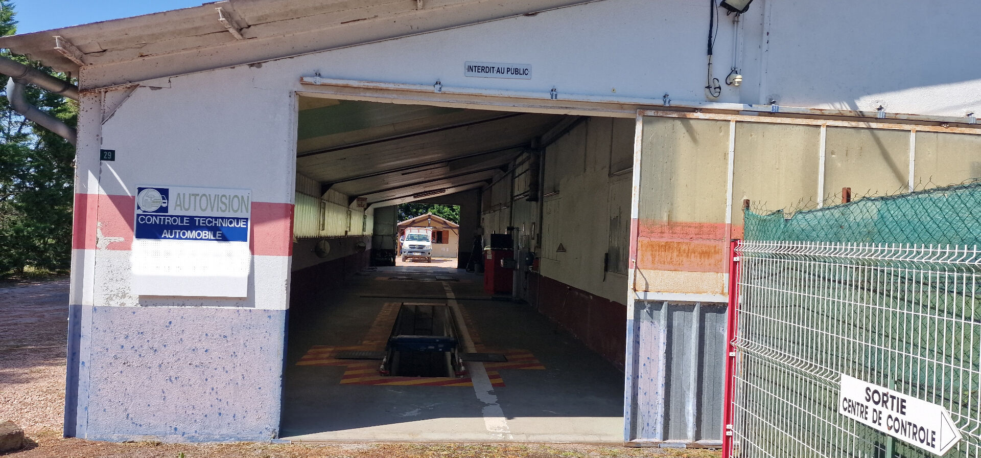 Photo LOCAL COMMERCIAL avec CONTRÔLE TECHNIQUE ET GARAGE image 4/6