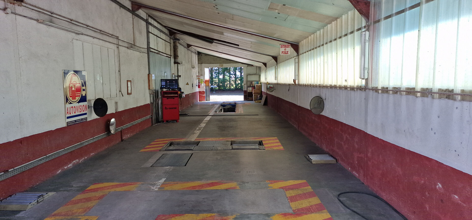 Photo LOCAL COMMERCIAL avec CONTRÔLE TECHNIQUE ET GARAGE image 5/6