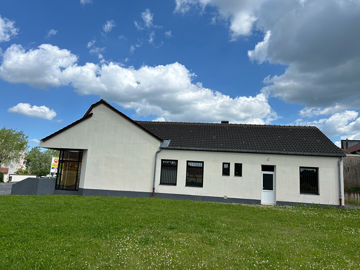 Photo Bâtiment de Bureaux entièrement rénové image 3/6