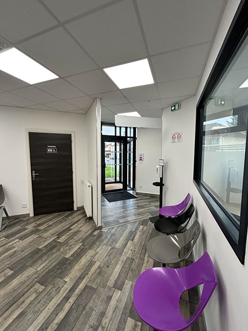 Photo Bâtiment de Bureaux entièrement rénové image 4/6