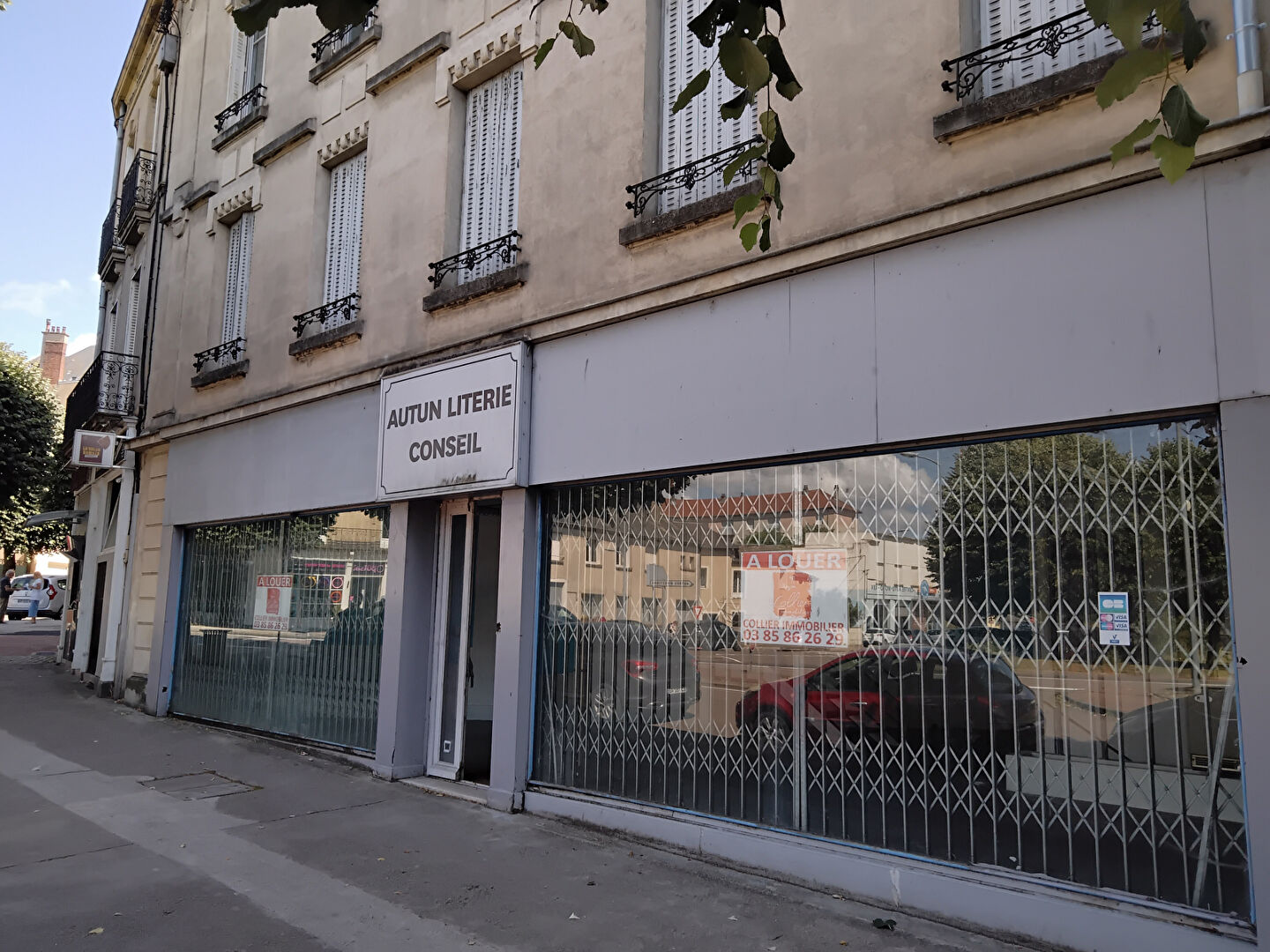 Photo Local sur 2 niveaux 130 m² image 1/6