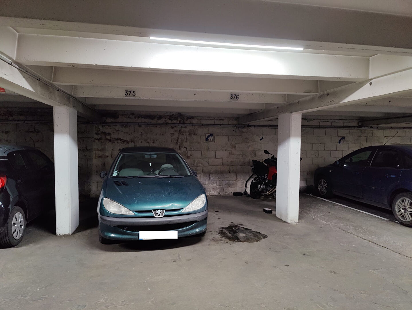 Place voiture en sous-sol sécurisé