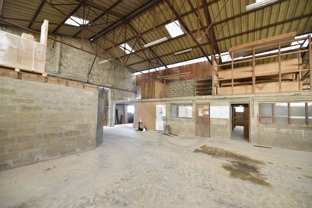 Entrepôt / local industriel La Selle La Forge