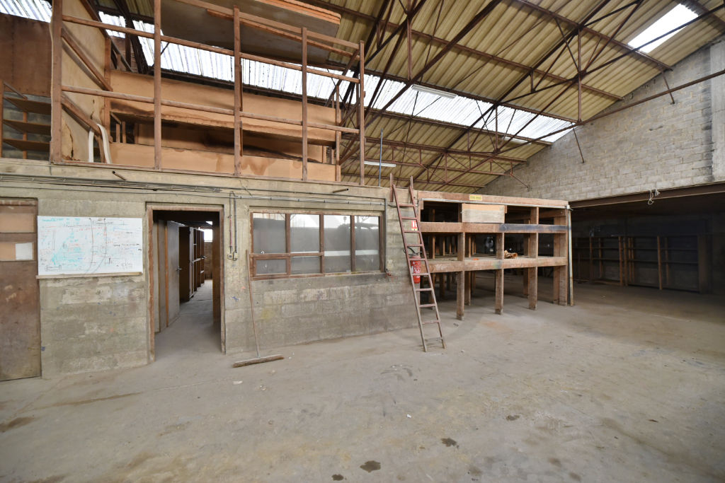 Photo Entrepôt / local industriel La Selle La Forge image 2/6