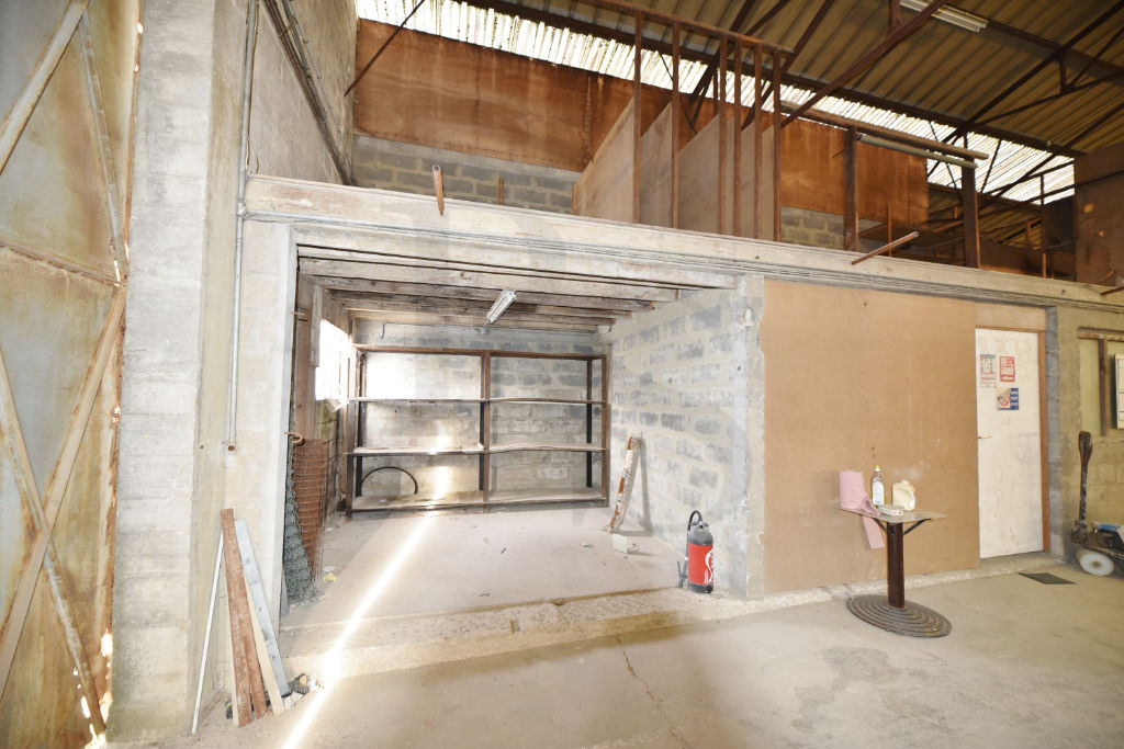 Photo Entrepôt / local industriel La Selle La Forge image 3/6