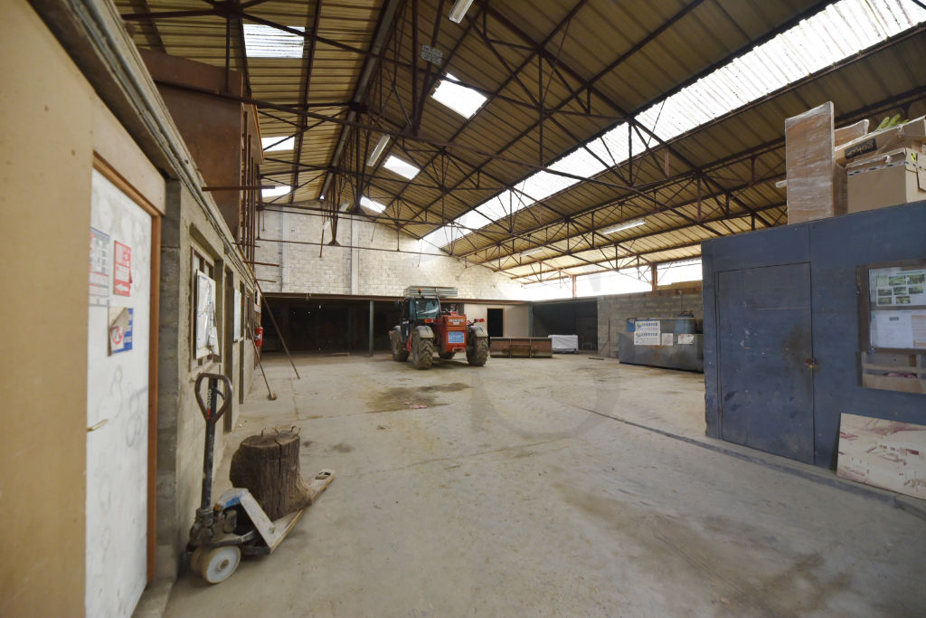 Photo Entrepôt / local industriel La Selle La Forge image 4/6