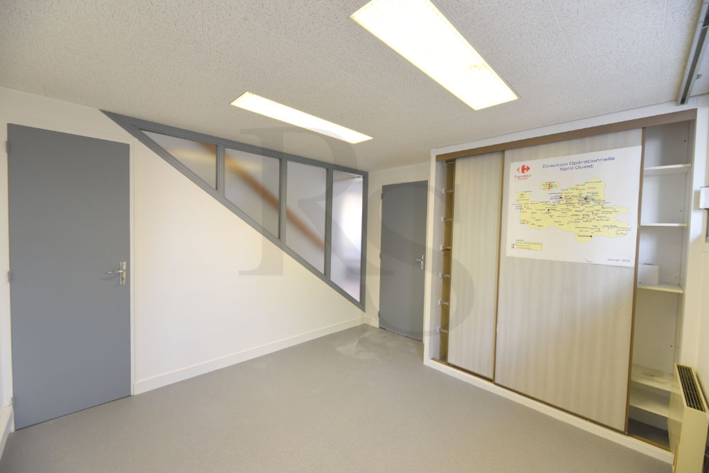 Photo LA SELLE LA FORGE - Bureaux image 2/6