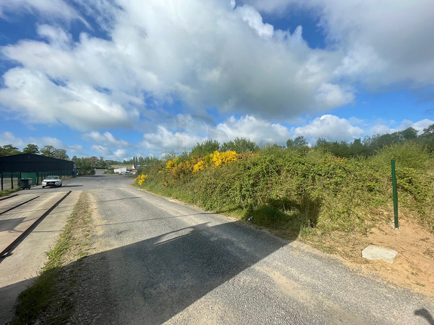 TERRAIN ZONE ARTISANALE 2057 m2